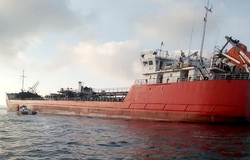 케르치 해협서 러시아 유조선 저장고 폭발…“선원 3명 실종”