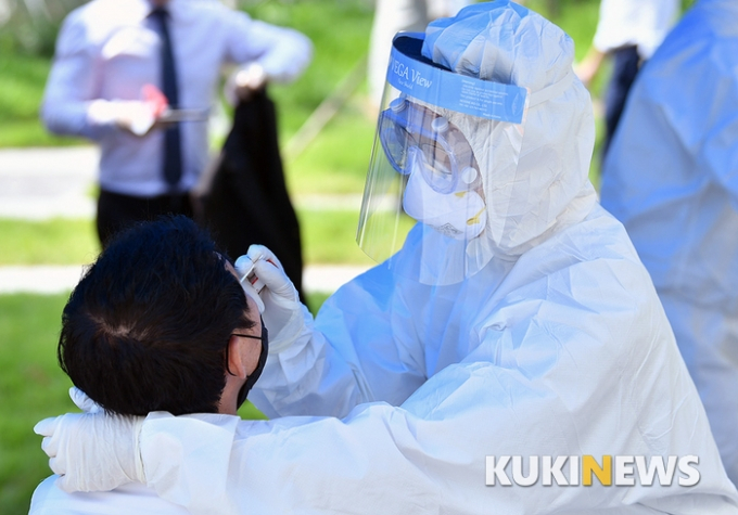 영국, 30분 만에 결과 나오는 코로나19 자가진단키트 개발