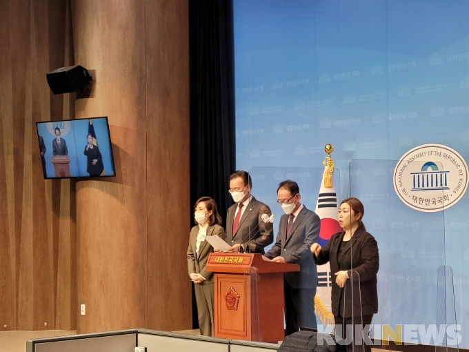 “결정 의도적으로 미루나”… 국민의힘, 헌법재판소에 ‘공수처법 위헌소송’ 항의 방문