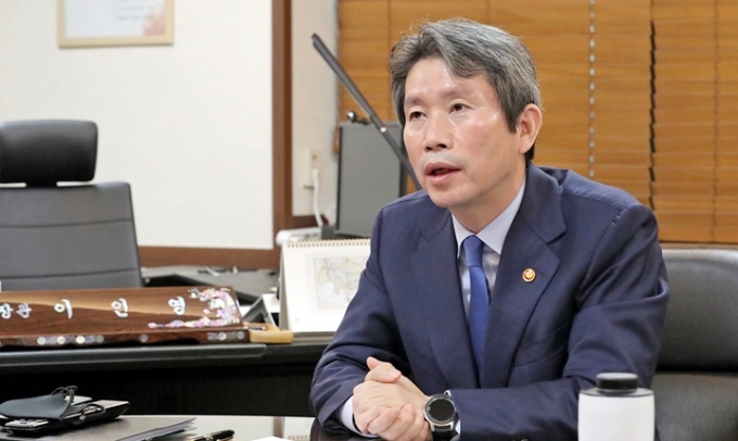 ‘코로나 백신공유’ 이인영, 연이은 북한 ‘짝사랑’ 발언 논란