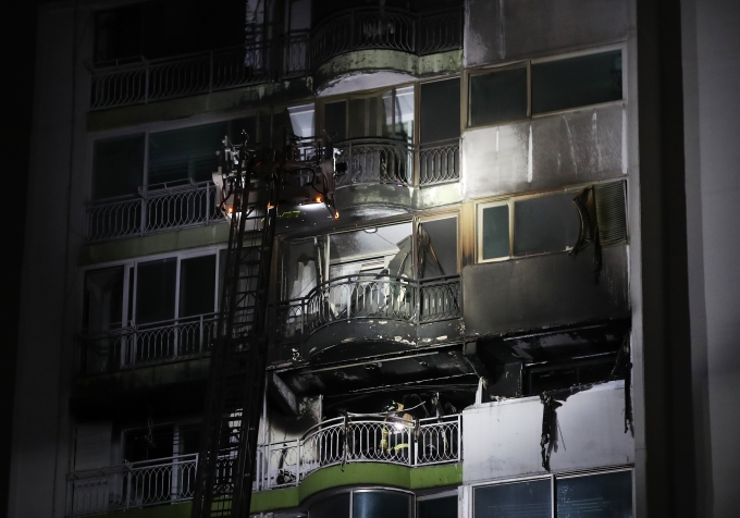 경기 군포 아파트서 화재…4명 사망