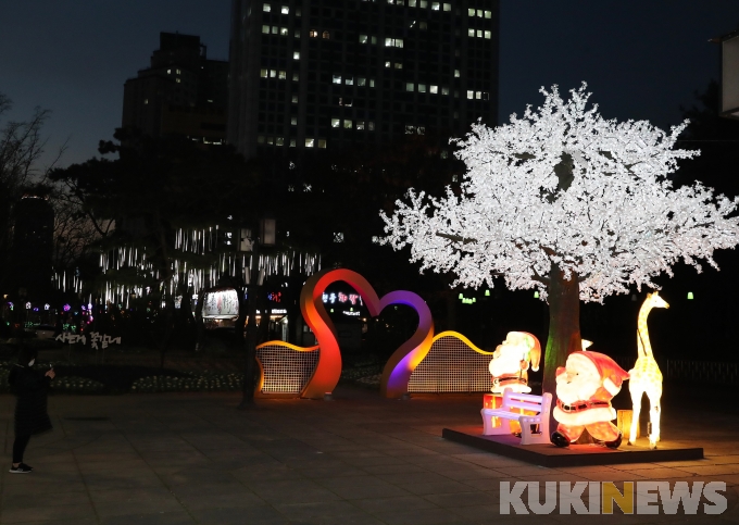 대전 유성구, 온천공원에서 특별한 성탄트리 점등식
