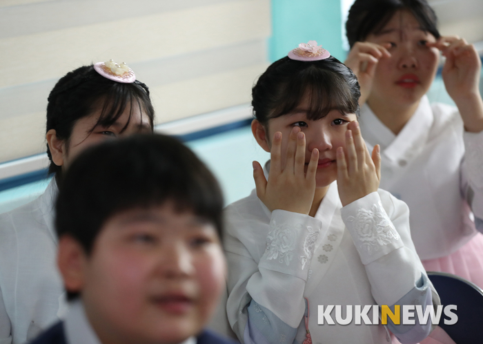 DMZ 대성동 초등학교 '눈물의 졸업식'