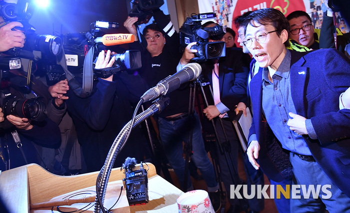 미래한국당 창당 대회서 제지당하는 오태양 대표