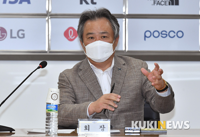 '도쿄올림픽 1년 연기' 후속 대응 발표하는 이기흥 회장
