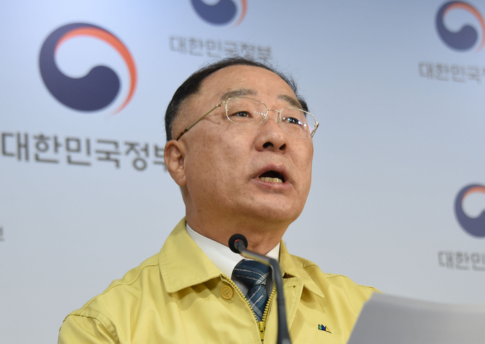 홍남기 “소득하위70% 긴급재난지원금으로 추경안 국회 제출”