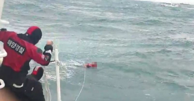 거제 해상서 부산 선적 127대양호 침몰…7명 구조, 3명 실종