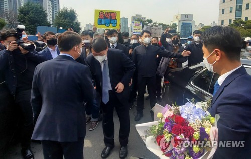 “어떤 위치에 있든” 정계 진출 쐐기 박은 윤석열