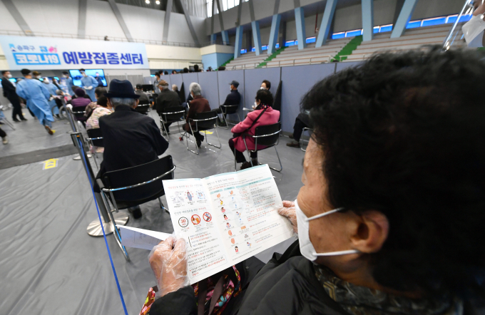 오늘 거리두기 조정안 발표...수도권 2.5단계 격상될까