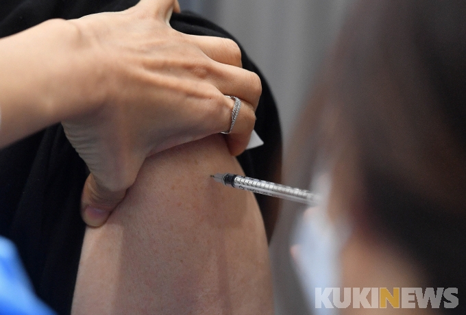 권덕철 장관, 하남시 예방접종센터 방문… 백신 접종 상황 점검