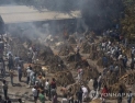 인도 뉴델리서 코로나 사망자 급증...'화장장 부족 대란'