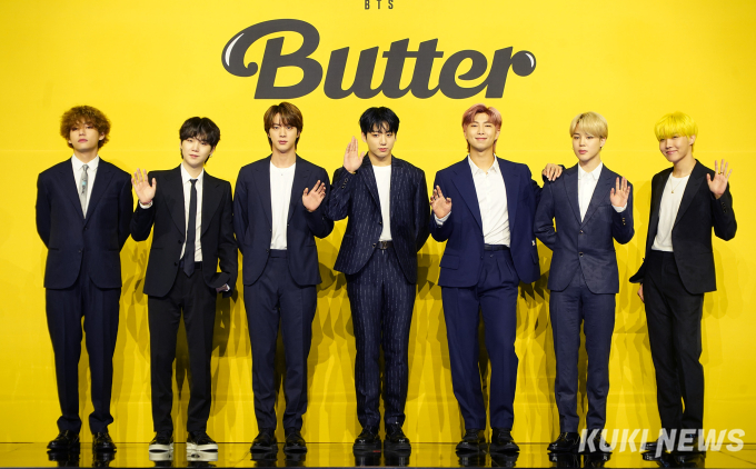 BTS, MTV 비디오 뮤직 어워즈서 ‘올해의 그룹’ 등 3관왕