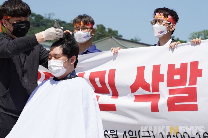 [쿠키포토] 삭발하는 김포·검단 시민들 '교통지옥 개선하라'