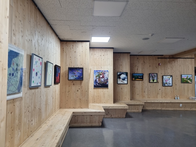 청양군, 군청 휴게공간에 작은 미술관 ‘휴’ 오픈