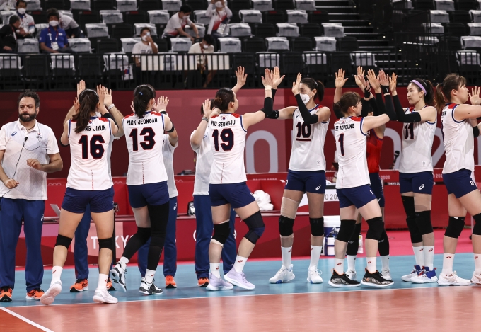[올림픽] 여자배구, 조 3위로 8강 진출… 세르비아에 0대3 완패