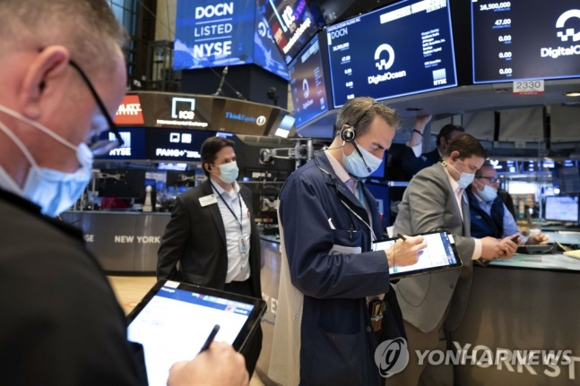 뉴욕증시, 실업지표 개선에 상승…S&P500 또 신고점 