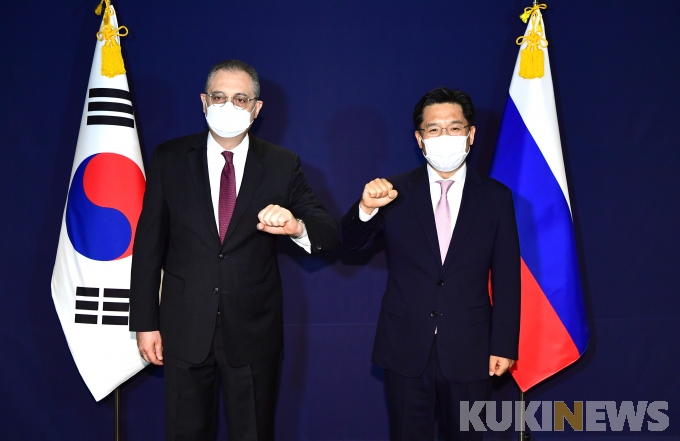 [쿠키포토] 한-러 북핵협의 '대북 대화 재개 방안 논의'
