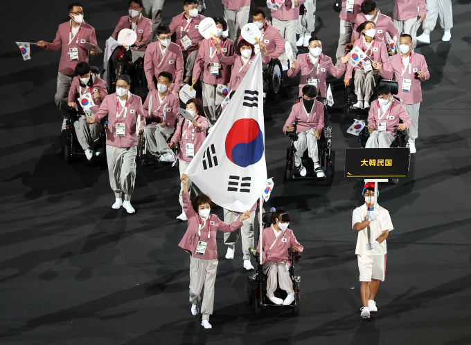 도쿄 패럴림픽 개회식 참석한 한국 선수단, 82번째로 입장