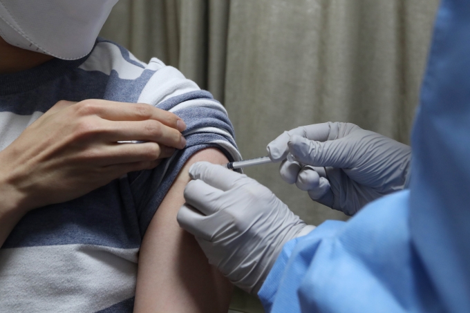 12~17세 백신접종 계획 이달 중 발표…전국민 39.1% 2차 접종 완료