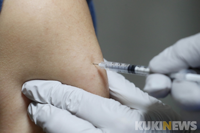 [쿠키포토] 26일부터 만 18~49세 청장년층 백신 접종