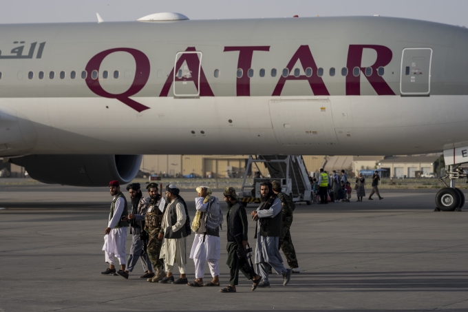 아프간 카불공항 국제선 운항 재개…“사흘간 250명 이상 외국인 탈출”