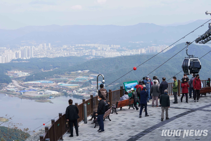  [드론으로 본 풍경] 삼악산 가을에 물들다