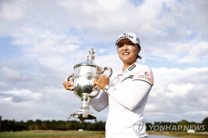 고진영 LPGA 시즌 최종전 우승…올해의 선수·상금왕 싹쓸이