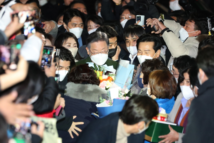 “3무 윤석열”·“조폭변호 이재명” 대선 네거티브 격화되나 