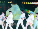 BTS와 5만 아미가 이룬 소우주…LA 공연 ‘대성황’ [쿡리뷰 in LA]