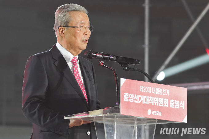 김종인 “공정·상식 바로 세울 출발점… 文 정부, 국가 ‘실험실’로 여겨”