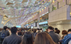 꽉 찬 김포공항 vs 텅 빈 인천공항…코로나 재확산 항공업계 긴장
