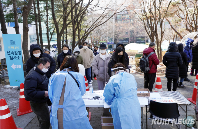 政 “신속항원검사, 확진자 발견 돕고 있다”