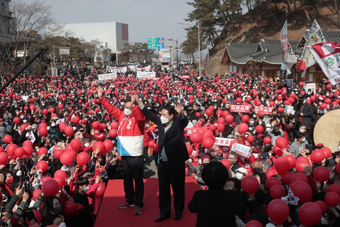 윤석열 국민의힘 대선 후보, 고향 공주공산성 유세... 