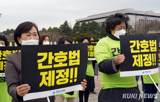 일단 멈춘 ‘간호법 제정’… 의료계, 기습 상정 ‘경계 태세’