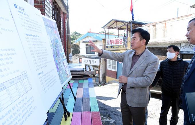 김동근 의정부시장, 빼벌마을 도시취약지역 개조사업 현장방문