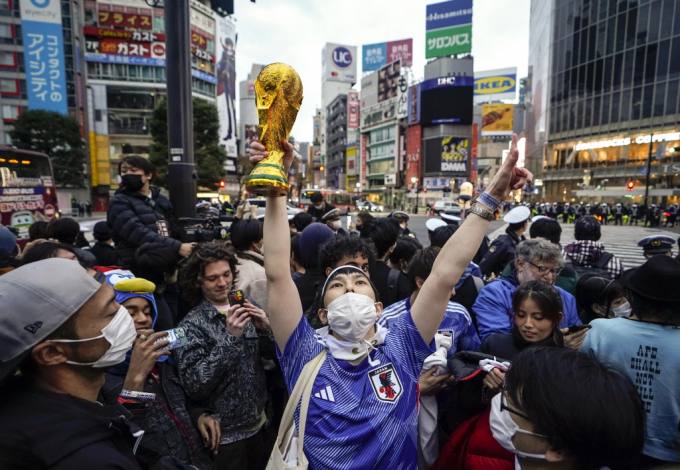 ‘자이언트 킬링’ 일본, ‘죽음의 조’서 제일 높이 서다 [월드컵]