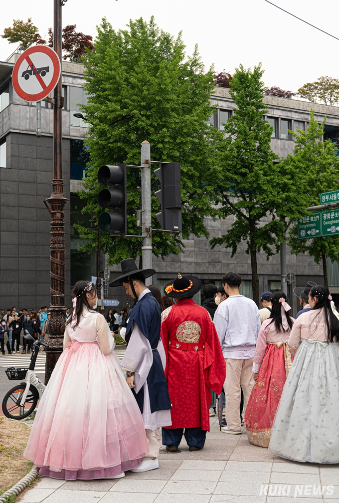 과거로의 여행…전통문화에 빠진 청년들 [요즘 시선]