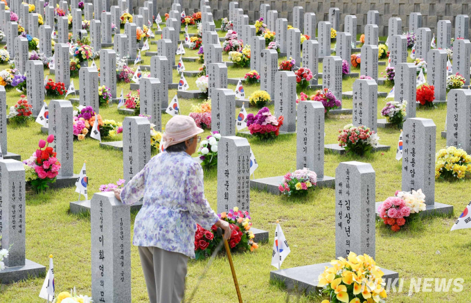 “잊지 않겠습니다...” 현충일 앞둔 대전국립현충원