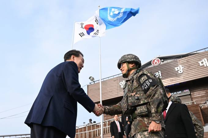 尹대통령 최전선 군부대 방문…“北 도발 분쇄”