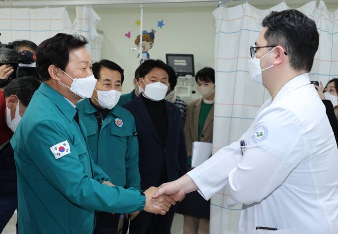 박완수 경남지사, 도내 응급의료센터 현장 점검…비상진료체계 강화