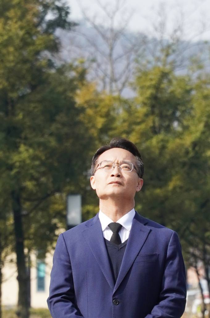 국민의힘 조해진(김해 을)국회의원 김해 봉하마을 노무현 전 대통령 묘역 참배