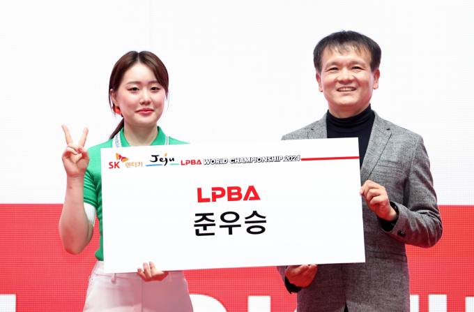 ‘당구 여제’ 김가영, 대역전으로 월드챔피언 등극 [LPBA]