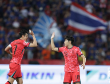 이강인 포옹, 환하게 반긴 손흥민…한국, 태국 3-0 격파