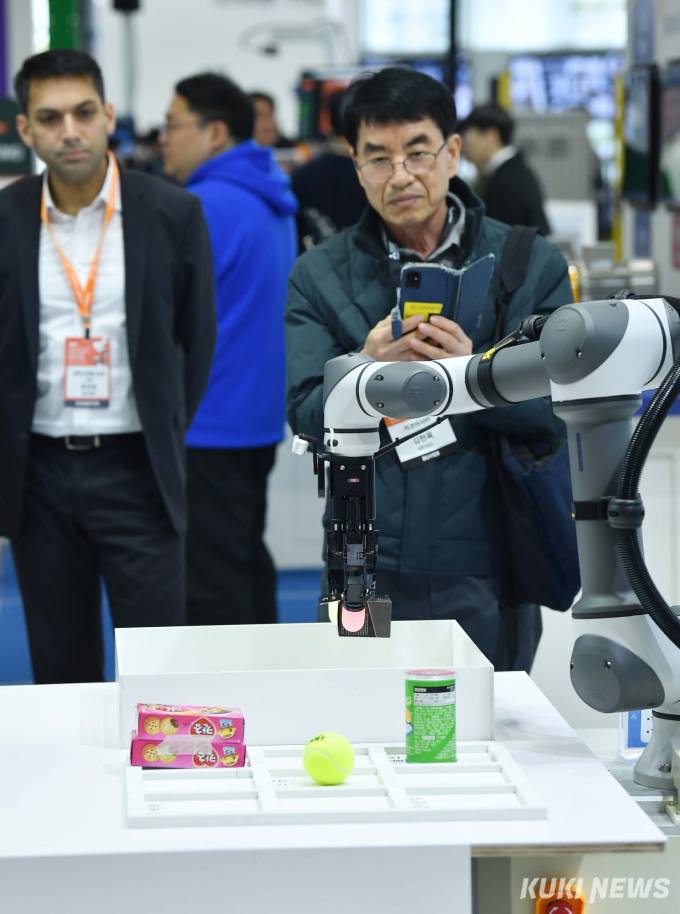 인공지능(AI)기반의 첨단 기술… '스마트공장·자동화산업전 2024'