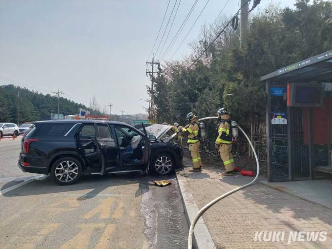 강릉 사천면 방동리서 화물차·SUV 충돌…5명 병원 이송