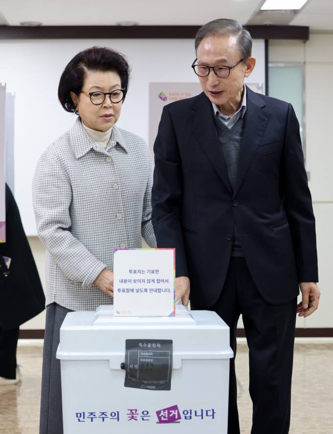 이명박, 22대 총선 투표 후 “국민들 지혜로운 판단하길”