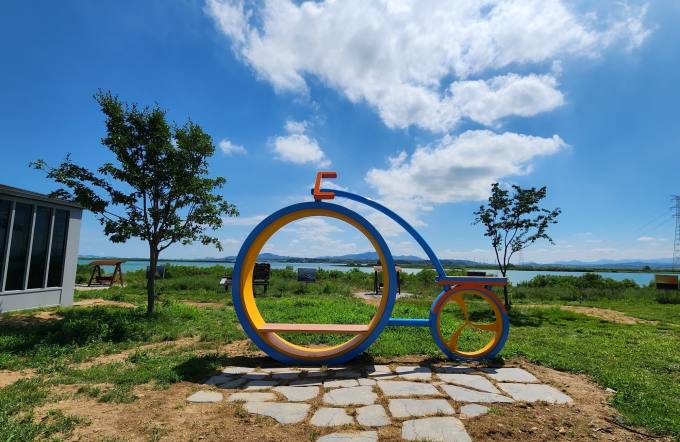 유채꽃 만발한 ‘삽교호~솔뫼성지’ 자전거 라이딩 코스 인기