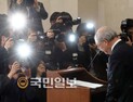 인사하는 서남표 KAIST 총장