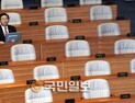 최중경 장관, 현안질의 단독 출석