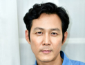 [쿠키인터뷰] 이정재 “나에 대한 댓글은 잘 안 보지만 영화 댓글은 전부 다 본다”